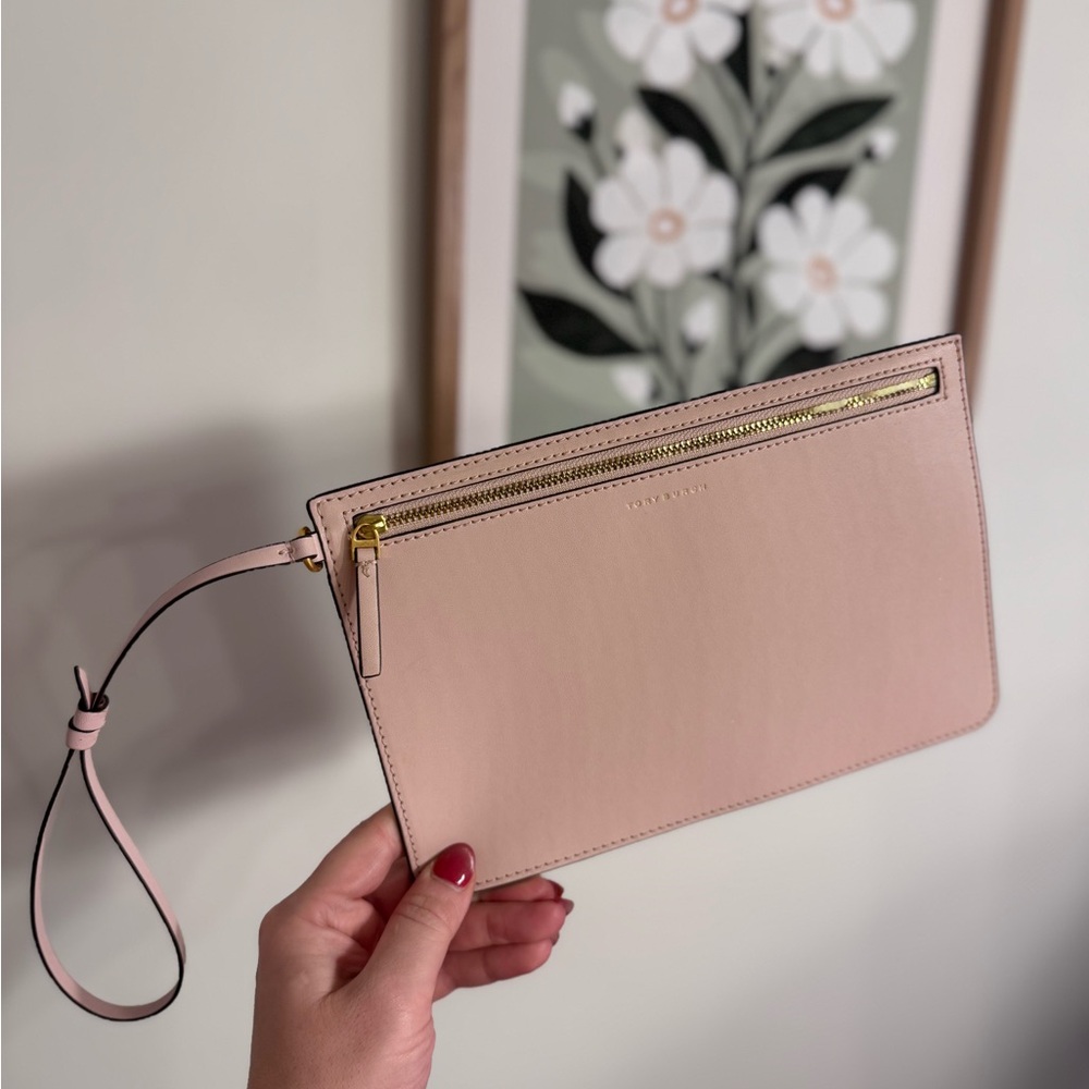 Tory Burch Blush Pink Wristlet Clutch - Gold Hardware- Chic & Compact- Designer - Picture 4 of 4